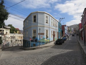 A visual summary of Valparaíso:  bright colours and steep hills