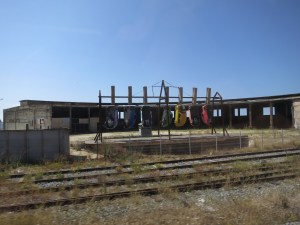 Installation art by the train tracks to Viña del Mar:  clothespegged Mini Minors